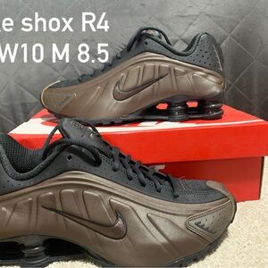 Nike Black and Brown Athletic Shoes with Shox Cushioning